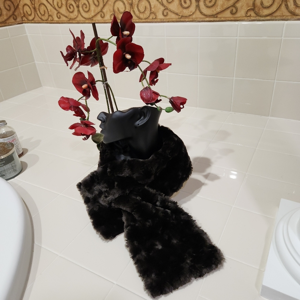 Vtg. Elegant 90's Dark Brown Faux Fur Vintaged Inspired Scarf - Picture 2 of 5
